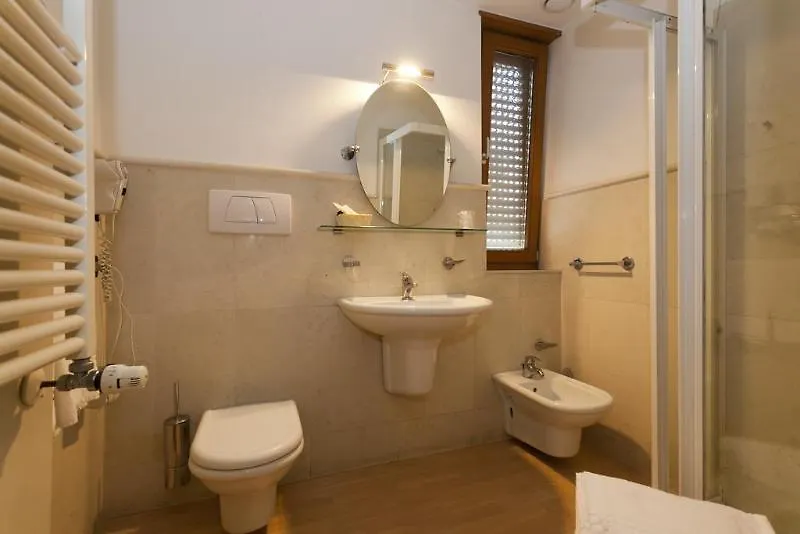 לידו די ג'סולו Hotel Centrale איטליה